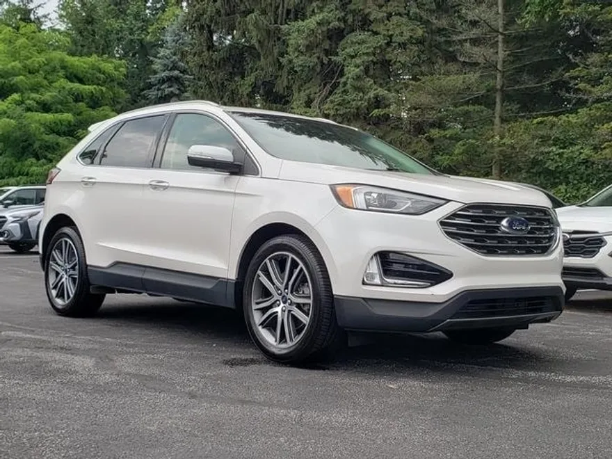 2019 Ford Edge Titanium photo 1