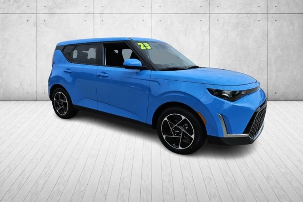 2023 Kia Soul EX photo 1