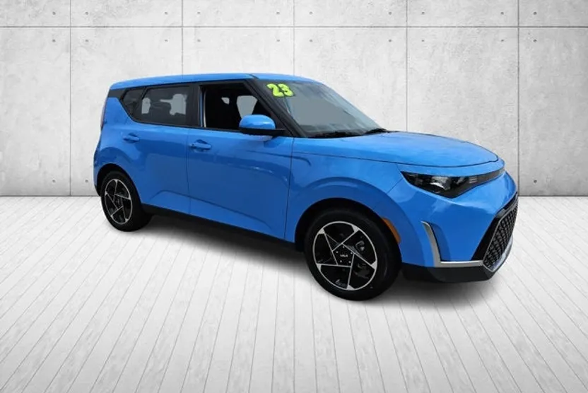 2023 Kia Soul EX photo 1