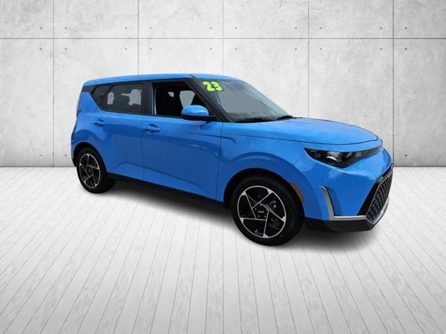 2023 Kia Soul EX photo 1