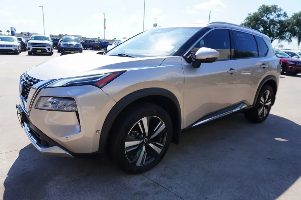 2023 Nissan Rogue Platinum photo 1