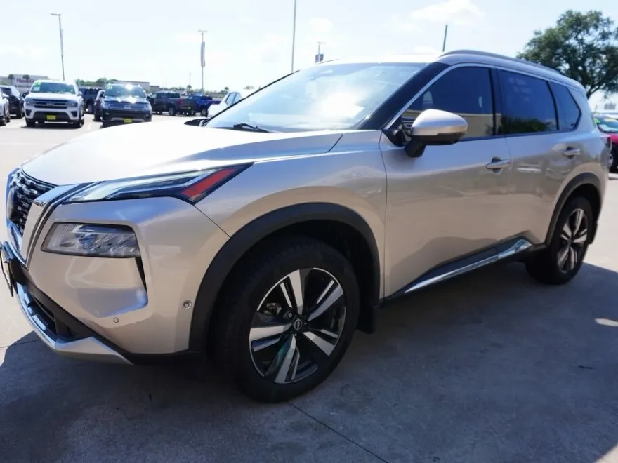 2023 Nissan Rogue Platinum photo 1