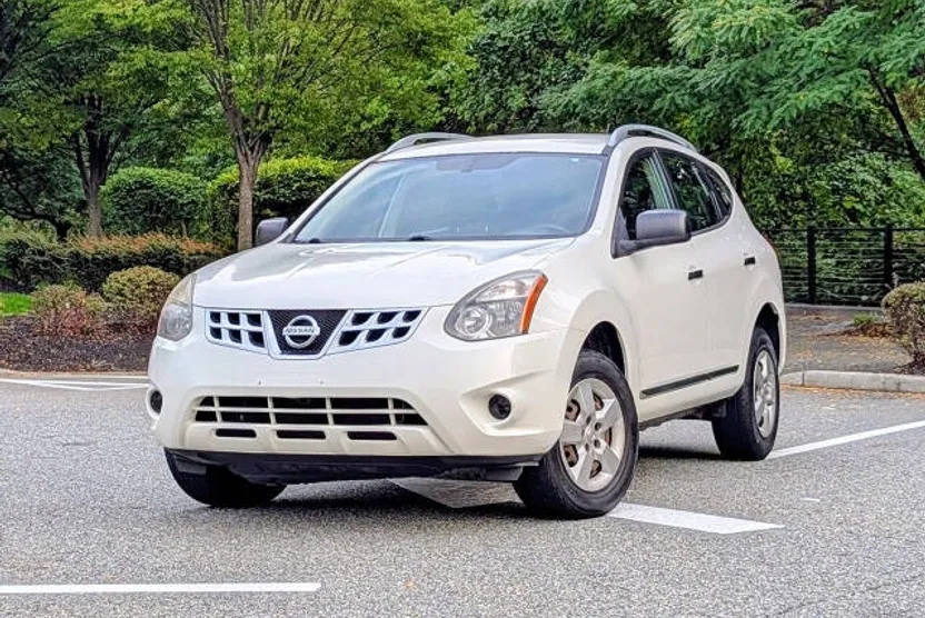 2015 Nissan Rogue Select S photo 1