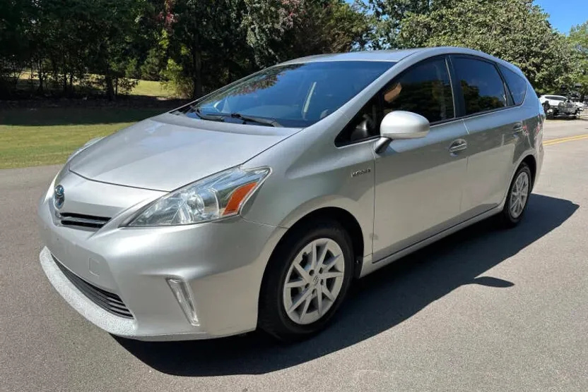 2013 Toyota Prius V Three photo 1