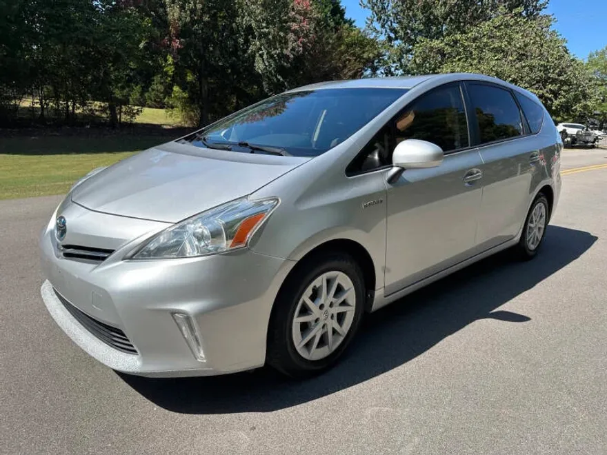 2013 Toyota Prius V Three photo 1