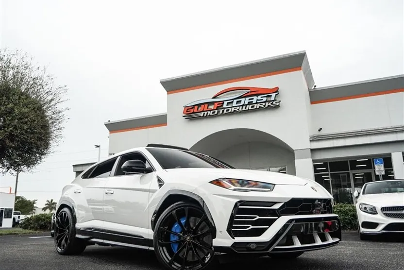 2020 Lamborghini Urus photo 1
