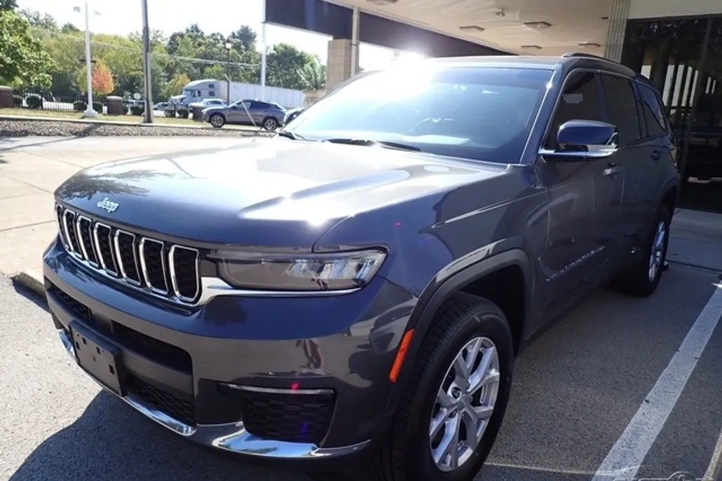 2022 Jeep Grand Cherokee Limited photo 1