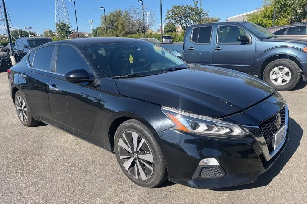 2022 Nissan Altima 2.5 SV photo 1