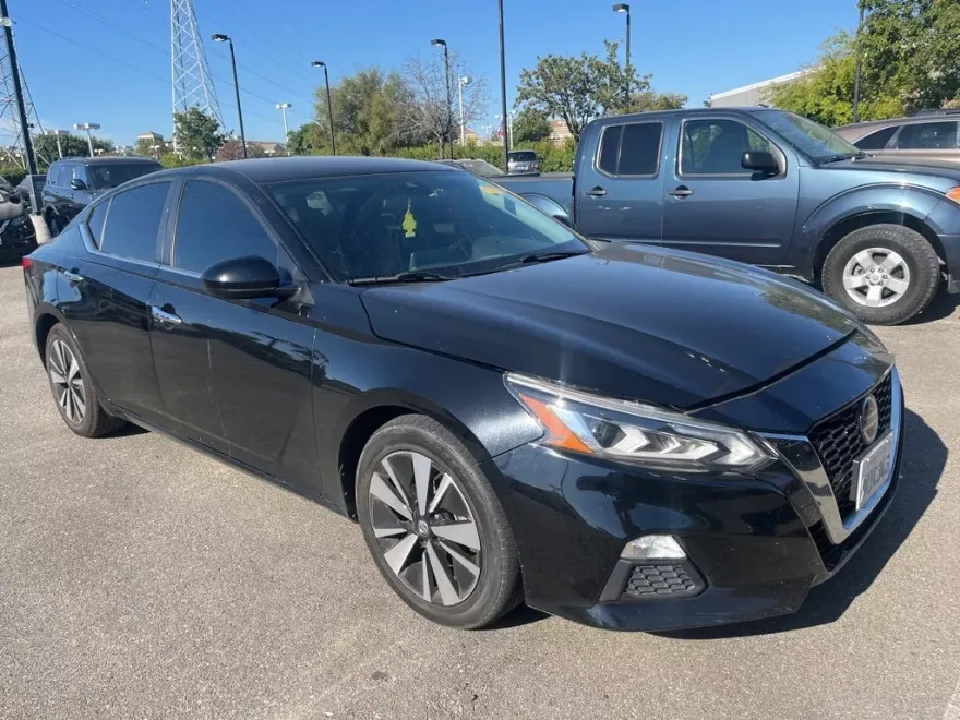 2022 Nissan Altima 2.5 SV photo 1
