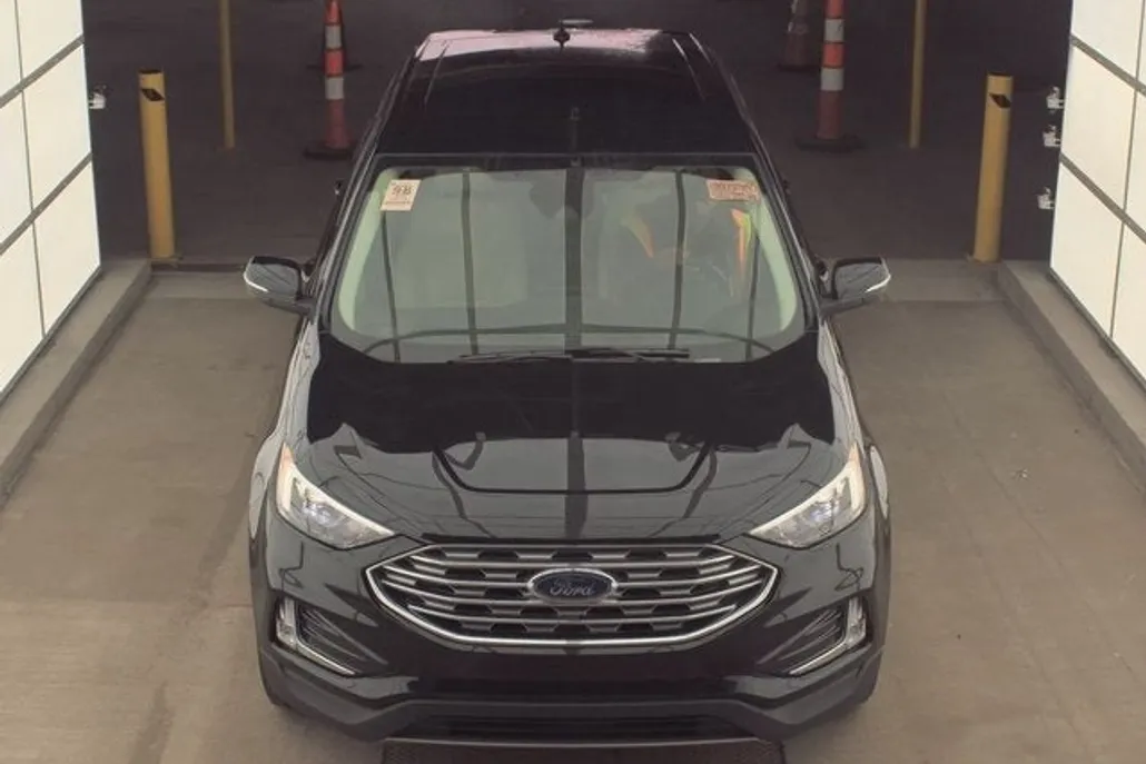 2022 Ford Edge Titanium photo 1
