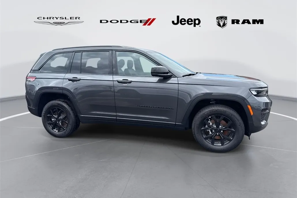 2025 Jeep Grand Cherokee Altitude photo 1