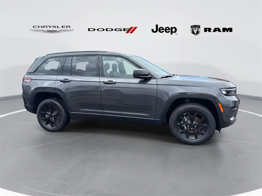 2025 Jeep Grand Cherokee Altitude photo 1