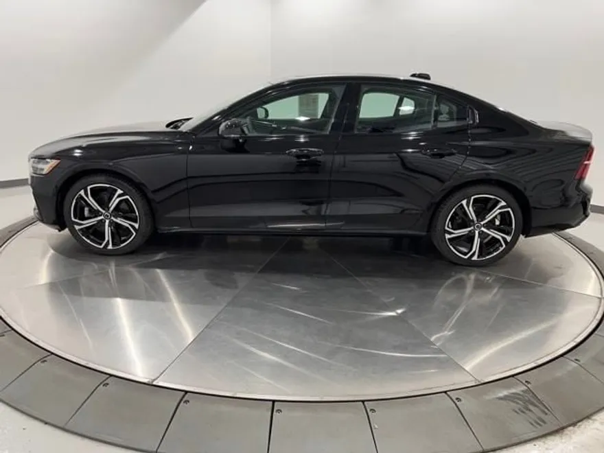 2024 Volvo S60 B5 Plus photo 1