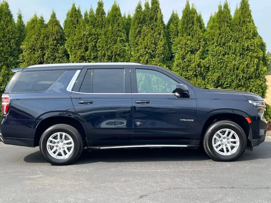 2023 Chevrolet Tahoe LT photo 1