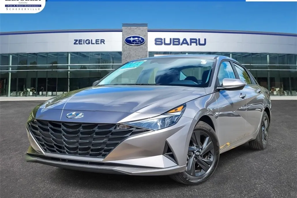 2023 Hyundai Elantra SEL photo 1