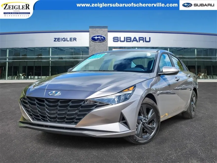 2023 Hyundai Elantra SEL photo 1