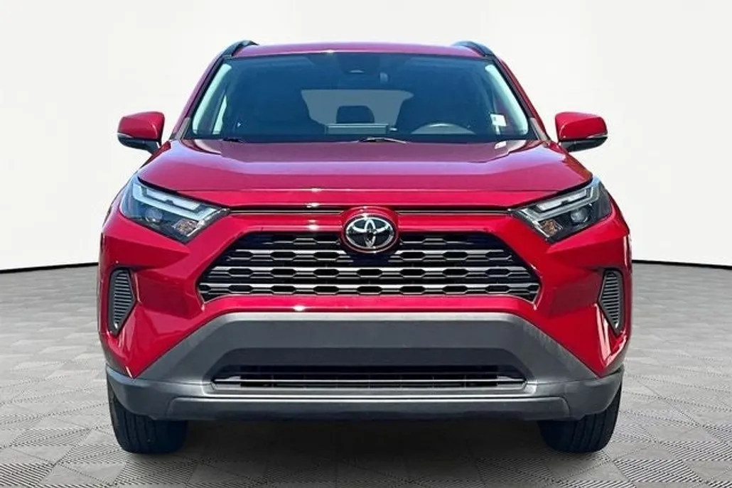 2023 Toyota RAV4 XLE photo 1