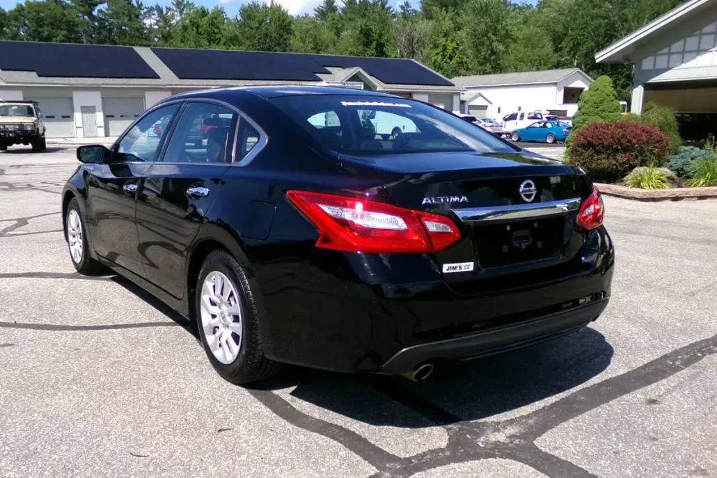 2017 Nissan Altima 2.5 photo 1