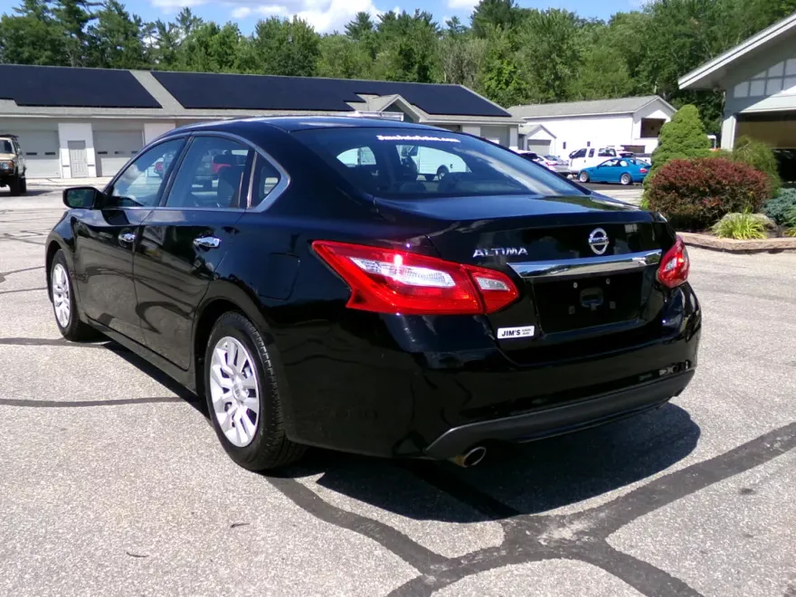 2017 Nissan Altima 2.5 photo 1