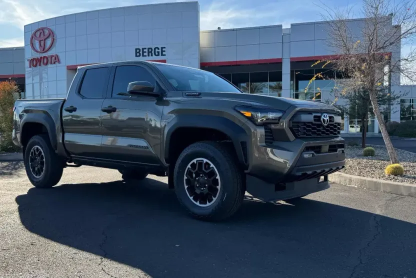 2025 Toyota Tacoma TRD Off-Road Double Cab photo 1