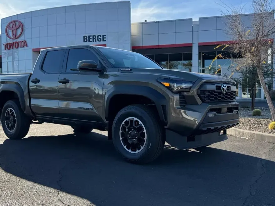 2025 Toyota Tacoma TRD Off-Road Double Cab photo 1