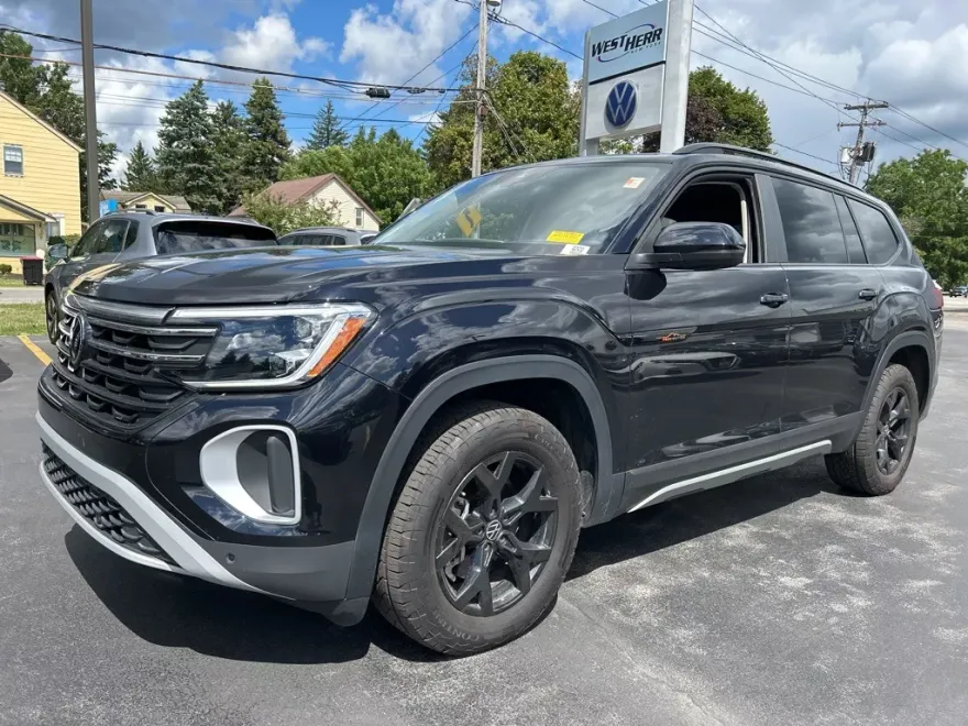 2024 Volkswagen Atlas Peak Edition SEL photo 1
