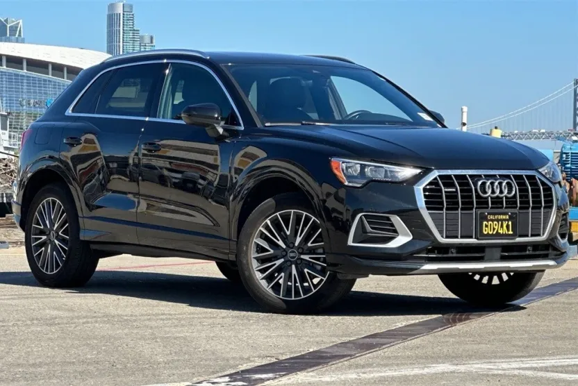 2021 Audi Q3 Premium photo 1