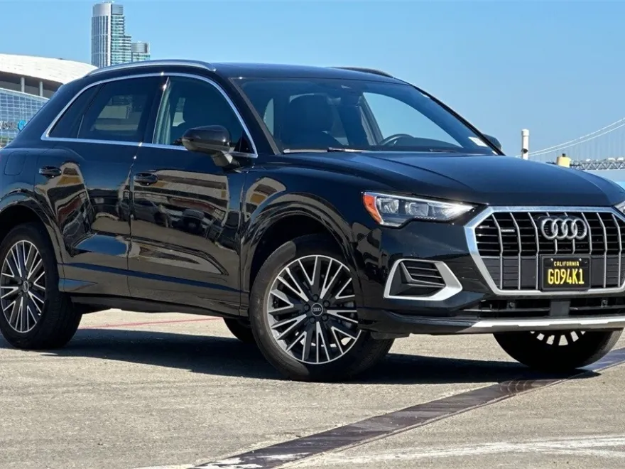 2021 Audi Q3 Premium photo 1