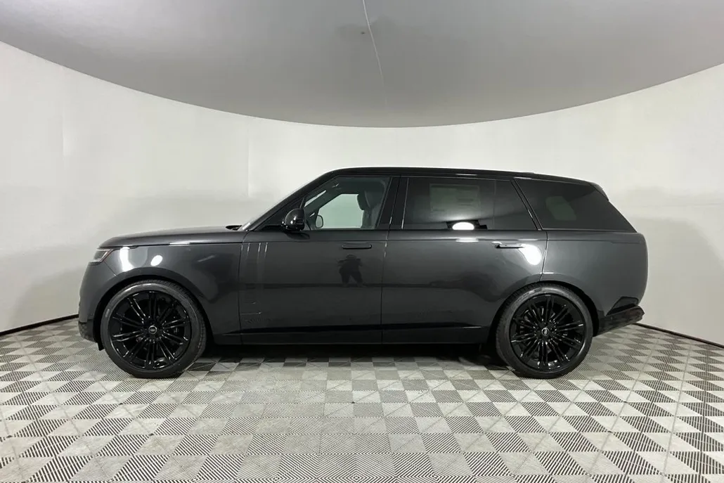 2025 Land Rover Range Rover SE photo 1