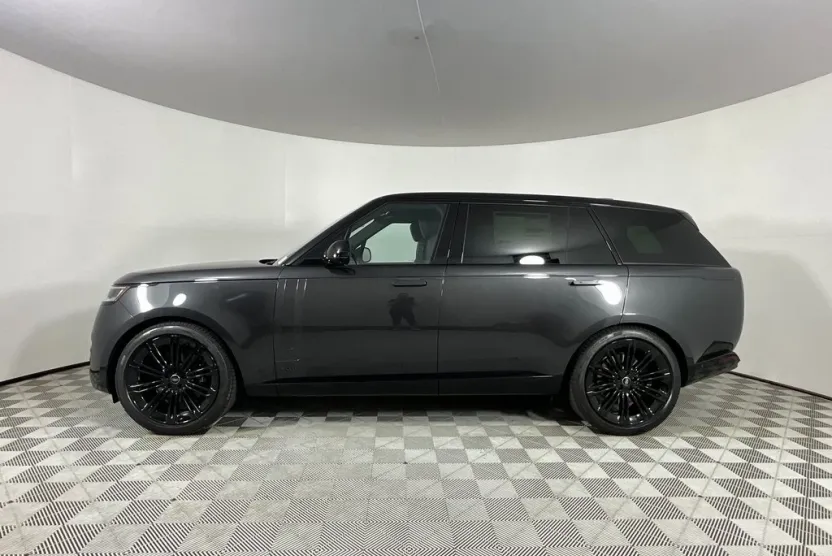 2025 Land Rover Range Rover SE photo 1