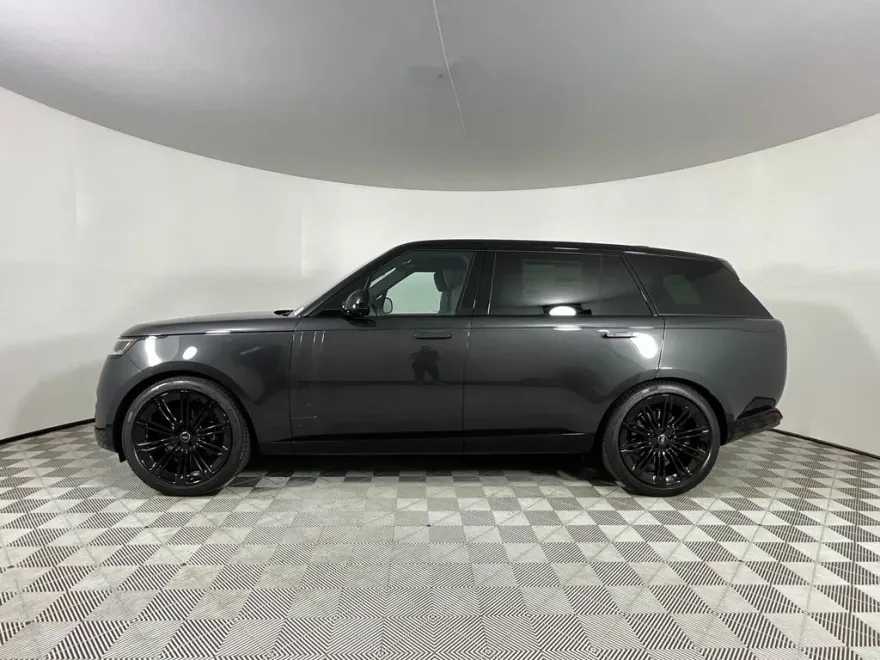 2025 Land Rover Range Rover SE photo 1