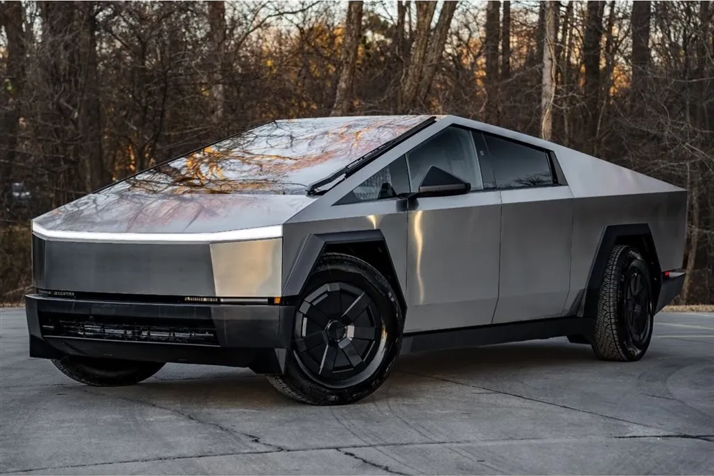 2024 Tesla Cybertruck All-Wheel Drive photo 1