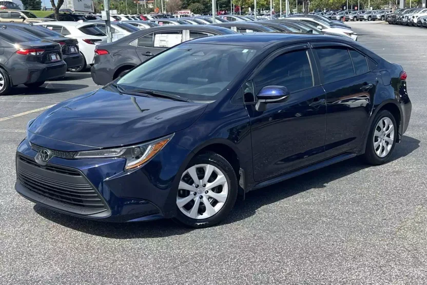 2025 Toyota Corolla LE photo 1