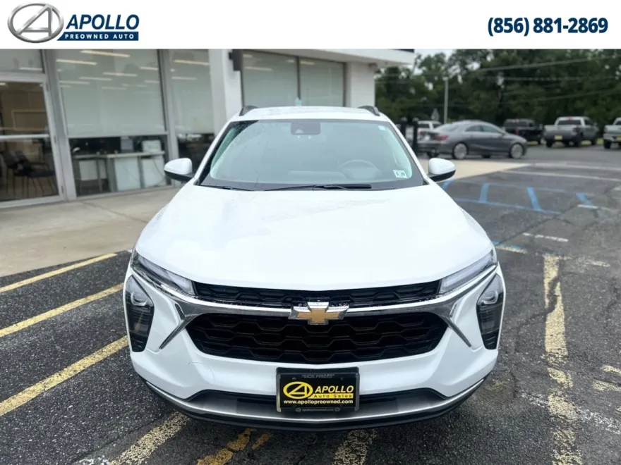 2024 Chevrolet Trax LT photo 1