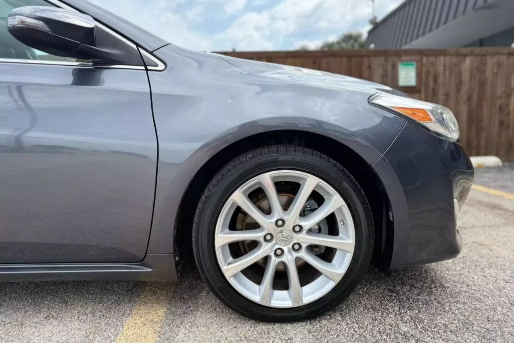 2013 Toyota Avalon XLE Touring photo 1