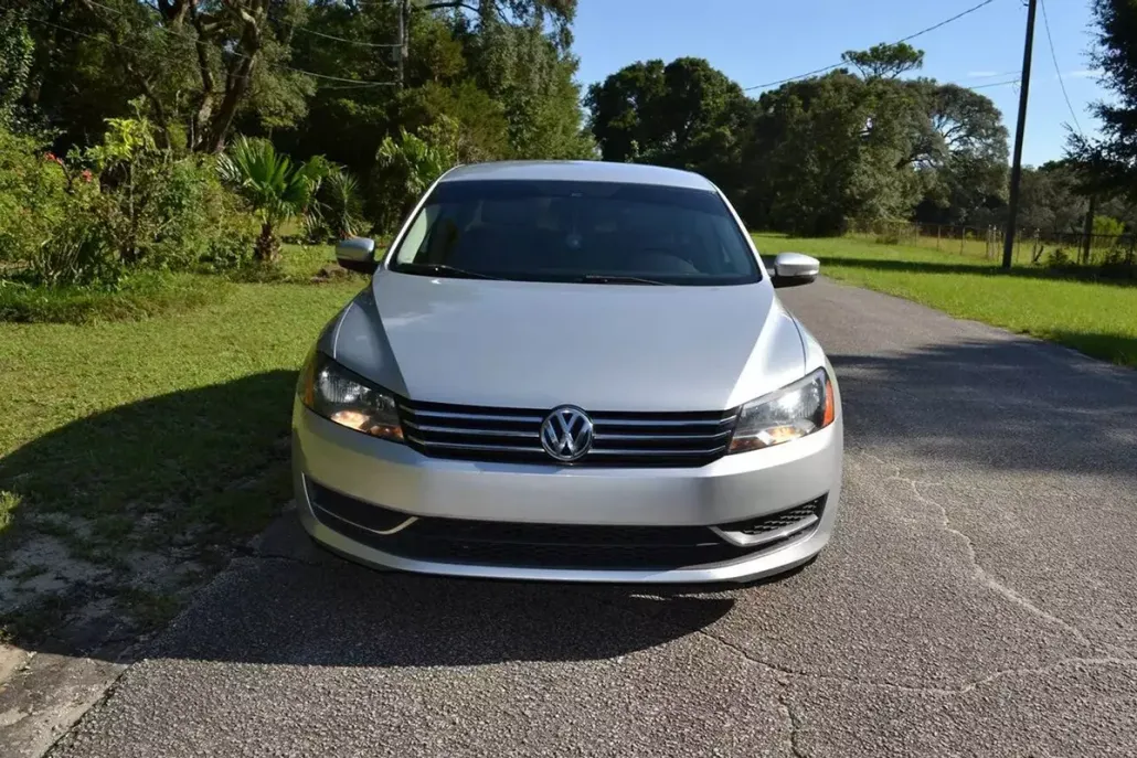 2014 Volkswagen Passat S photo 1
