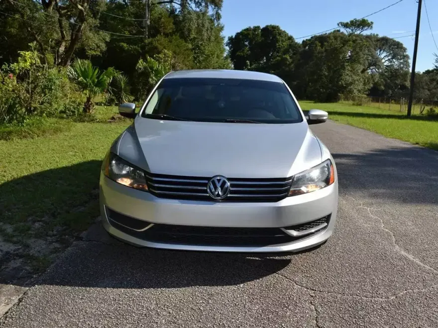 2014 Volkswagen Passat S photo 1