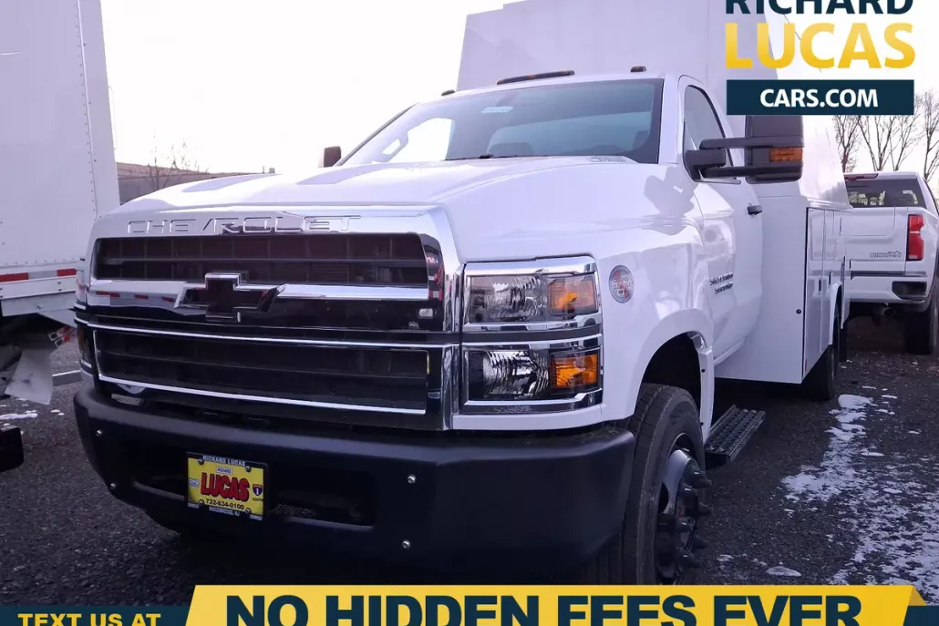 2024 Chevrolet Silverado 5500HD Work Truck photo 1