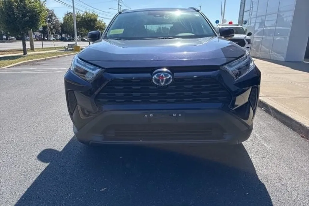 2024 Toyota RAV4 Hybrid XLE photo 1
