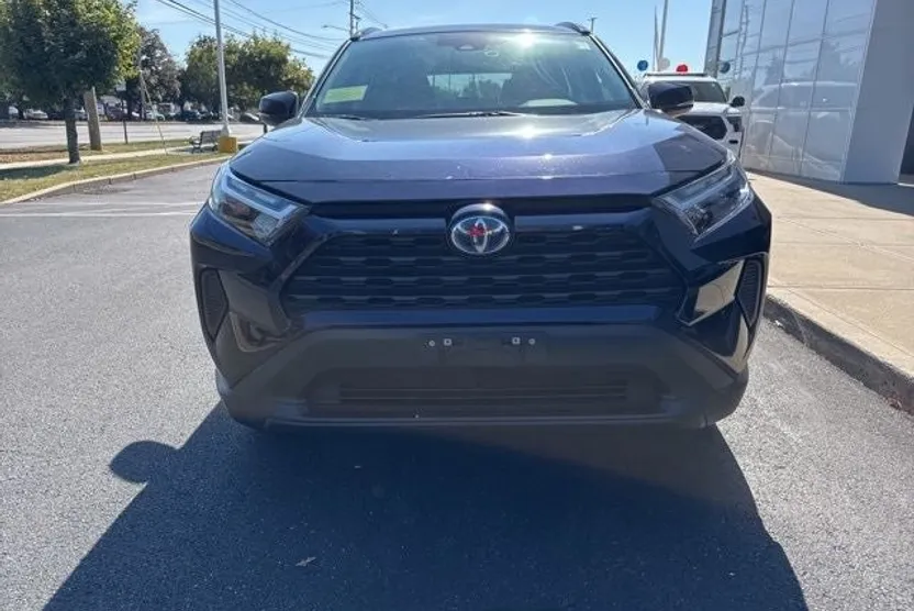 2024 Toyota RAV4 Hybrid XLE photo 1
