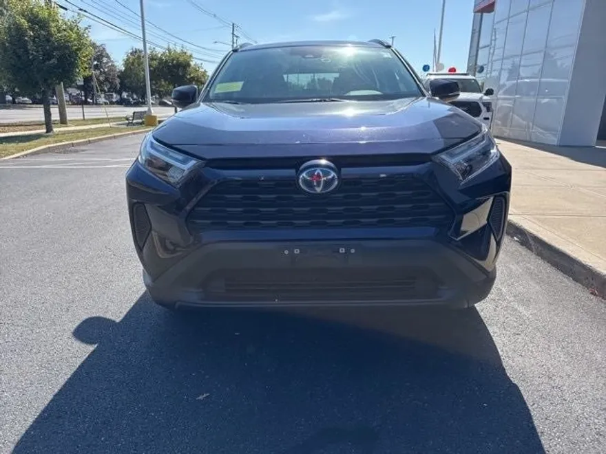2024 Toyota RAV4 Hybrid XLE photo 1