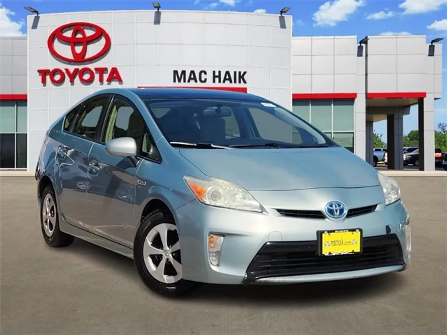 2015 Toyota Prius Four photo 1