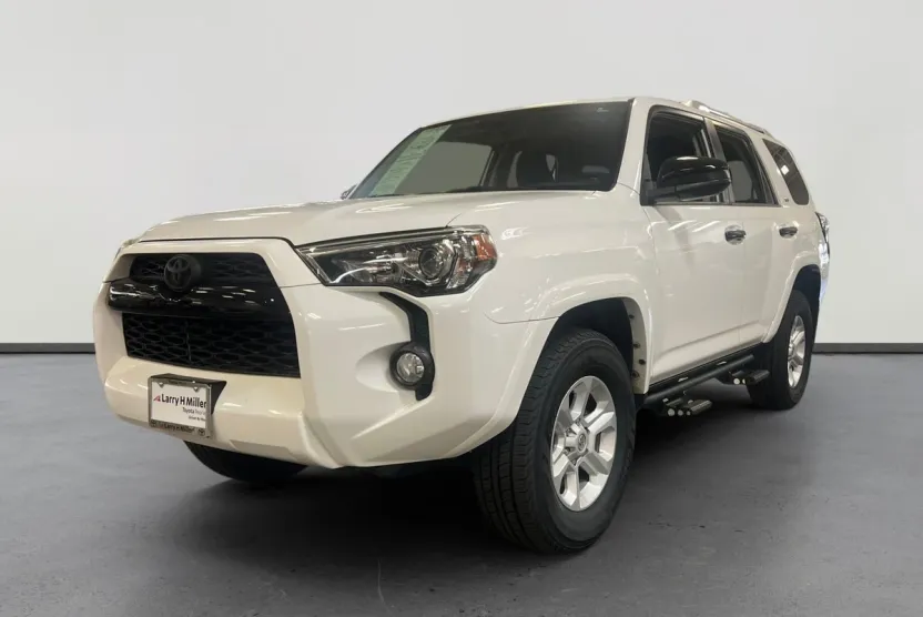 2018 Toyota 4Runner SR5 photo 1