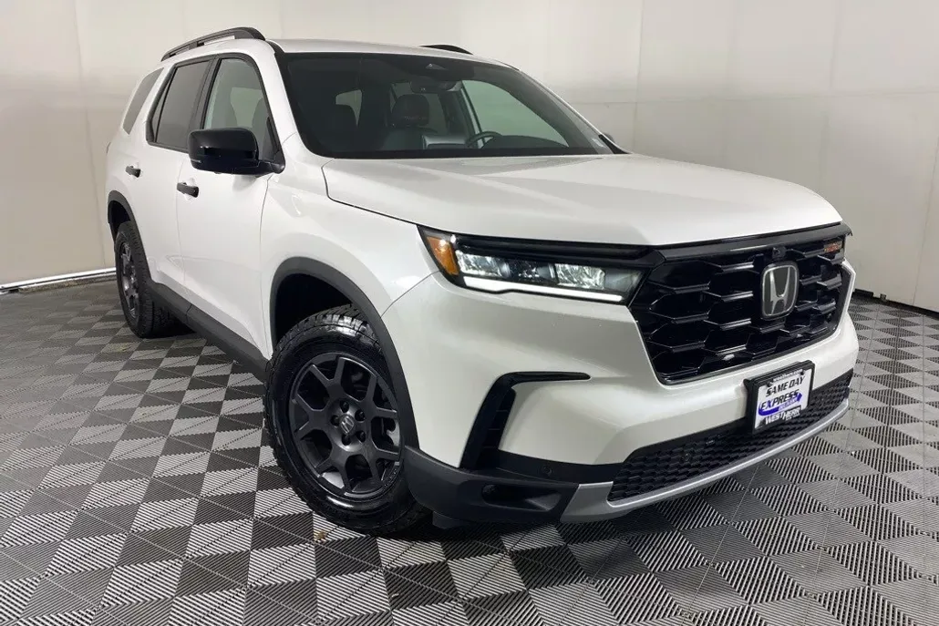 2025 Honda Pilot TrailSport photo 1
