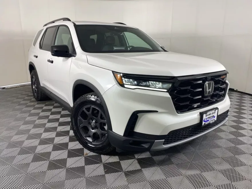 2025 Honda Pilot TrailSport photo 1