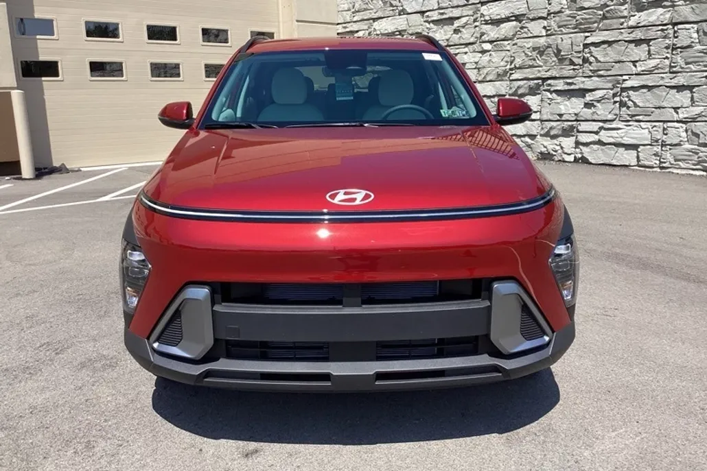 2025 Hyundai Kona SEL photo 1