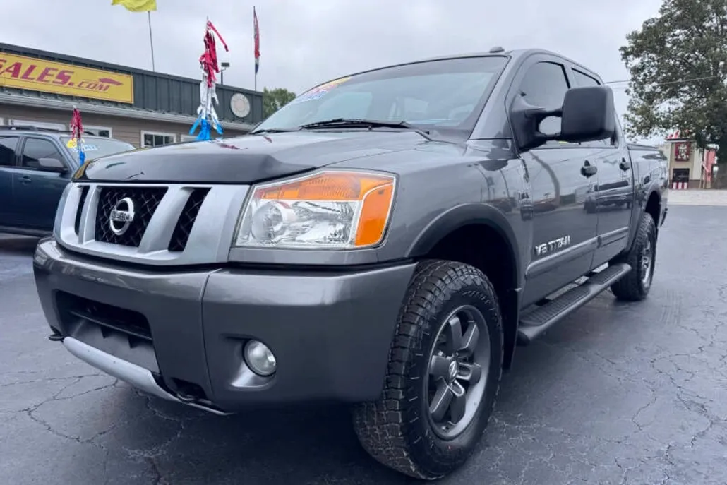 2015 Nissan Titan PRO-4X photo 1