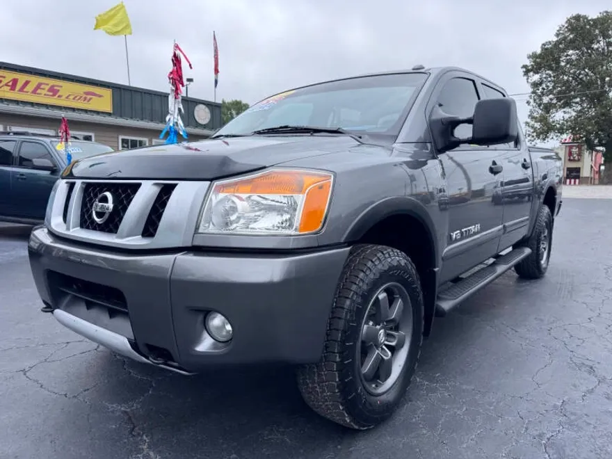 2015 Nissan Titan PRO-4X photo 1