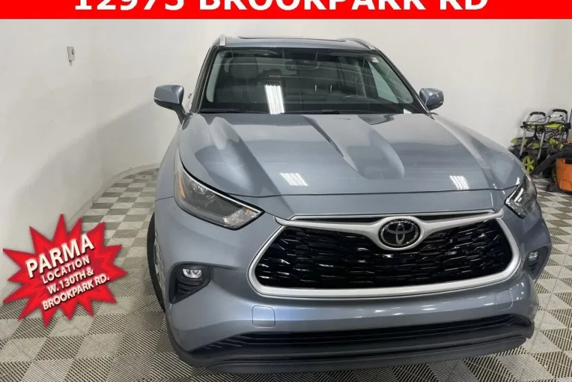 2022 Toyota Highlander XLE photo 1