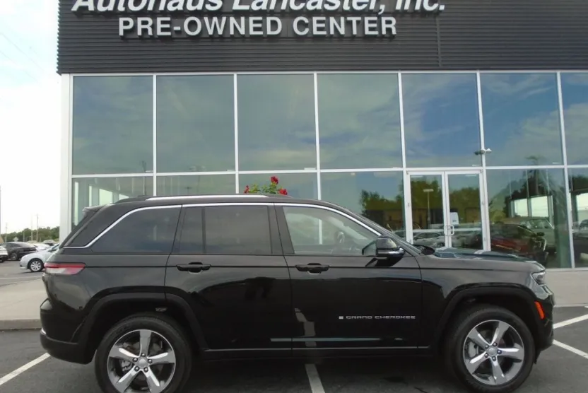 2022 Jeep Grand Cherokee Limited photo 1